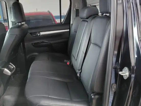 TOYOTA-HILUX-2.8 D-4D TURBO DIESEL CD SRV 4X4 AUTOMÁTICO TOYOTA-HILUX-2023