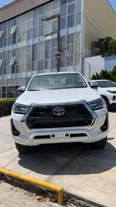 TOYOTA HILUX 2.8 D-4D TURBO DIESEL CD SRX 4X4 AUTOMÁTICO TOYOTA HILUX 2.8 D-4D TURBO DIESEL CD SRX 4X4 AUTOMÁTICO