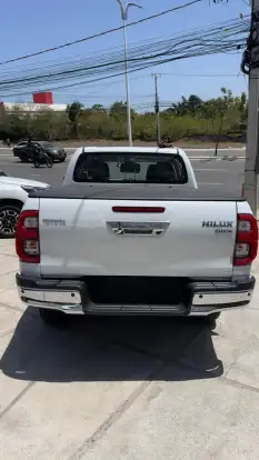 TOYOTA-HILUX-2.8 D-4D TURBO DIESEL CD SRX 4X4 AUTOMÁTICO TOYOTA-HILUX-2025