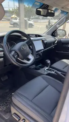 TOYOTA-HILUX-2.8 D-4D TURBO DIESEL CD SRX 4X4 AUTOMÁTICO TOYOTA-HILUX-2025