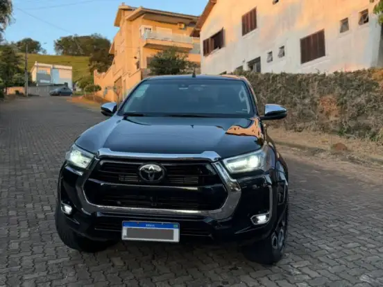 TOYOTA-HILUX-2.8 D-4D TURBO DIESEL CD SRX PLUS 4X4 AUTOMÁTICO TOYOTA-HILUX-2024