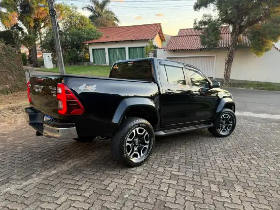 TOYOTA-HILUX-2.8 D-4D TURBO DIESEL CD SRX PLUS 4X4 AUTOMÁTICO TOYOTA-HILUX-2024