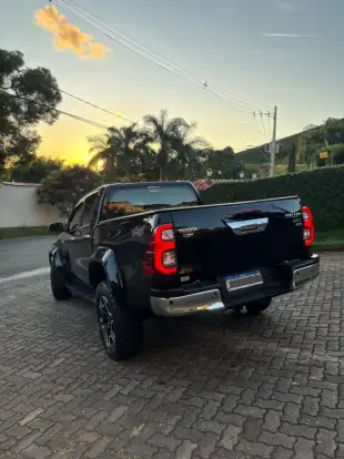 TOYOTA-HILUX-2024