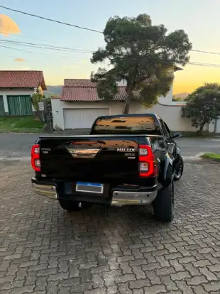 TOYOTA-HILUX-2024