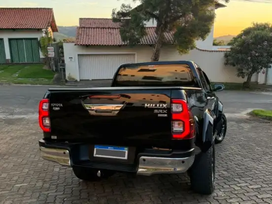 TOYOTA-HILUX-2.8 D-4D TURBO DIESEL CD SRX PLUS 4X4 AUTOMÁTICO TOYOTA-HILUX-2024