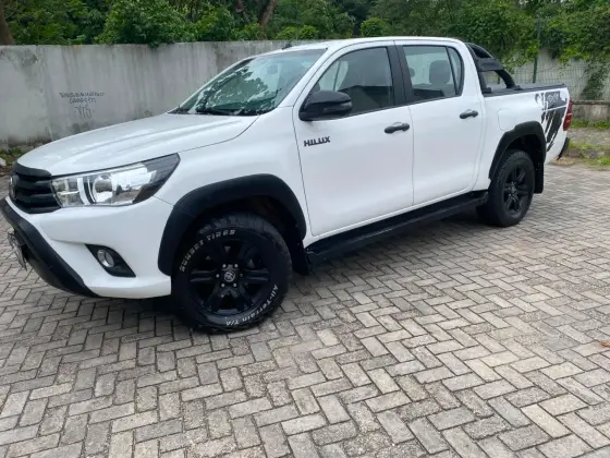 TOYOTA HILUX 2.8 SR CHALLENGE 4X4 CD 16V DIESEL 4P AUTOMÁTICO TOYOTA HILUX 2.8 SR CHALLENGE 4X4 CD 16V DIESEL 4P AUTOMÁTICO