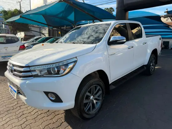 TOYOTA HILUX 2.8 SRX 4X4 CD 16V DIESEL 4P AUTOMÁTICO TOYOTA HILUX 2.8 SRX 4X4 CD 16V DIESEL 4P AUTOMÁTICO