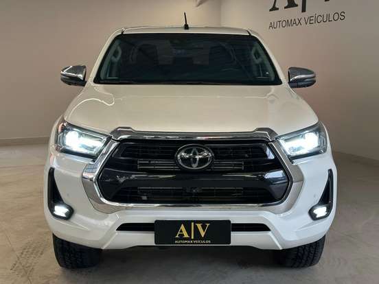 TOYOTA-HILUX-2.8 D-4D TURBO DIESEL CD SRX 4X4 AUTOMÁTICO TOYOTA-HILUX-2023