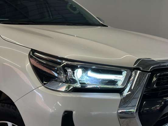 TOYOTA-HILUX-2023
