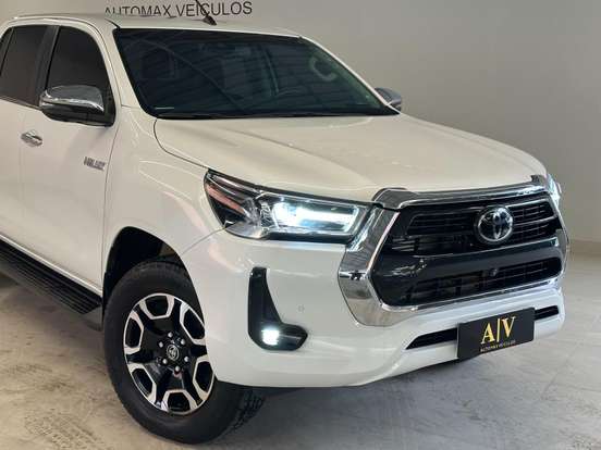 TOYOTA-HILUX-2023