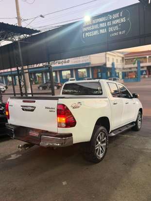 TOYOTA-HILUX-2018