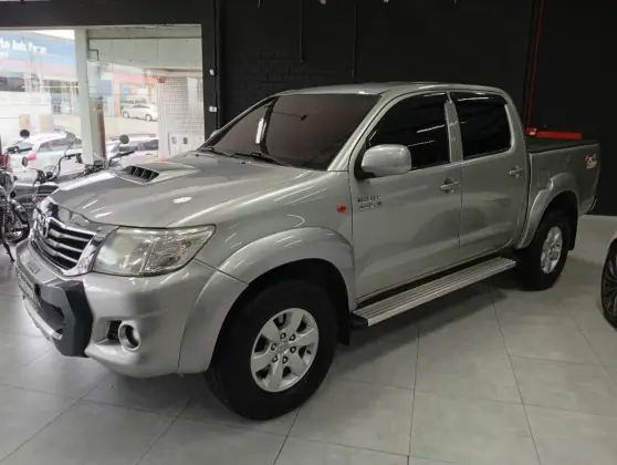 TOYOTA HILUX 3.0 SRV 4X4 CD 16V TURBO INTERCOOLER DIESEL 4P AUTOMÁTICO TOYOTA HILUX 3.0 SRV 4X4 CD 16V TURBO INTERCOOLER DIESEL 4P AUTOMÁTICO