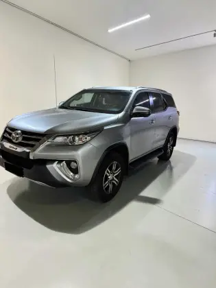 TOYOTA HILUX SW4 2.7 SRV 7 LUGARES 4X2 16V FLEX 4P AUTOMÁTICO TOYOTA HILUX SW4 2.7 SRV 7 LUGARES 4X2 16V FLEX 4P AUTOMÁTICO