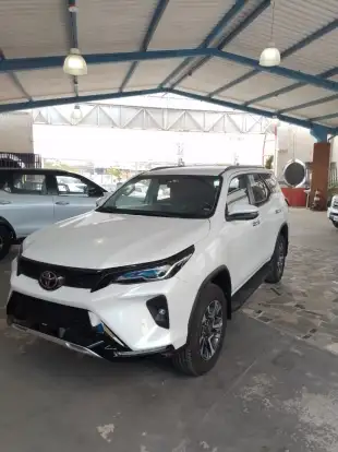 TOYOTA-HILUX SW4-2025
