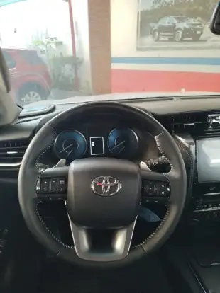 TOYOTA-HILUX SW4-2025