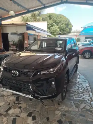 TOYOTA-HILUX SW4-2025