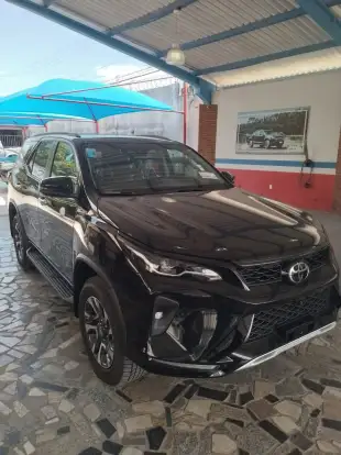 TOYOTA-HILUX SW4-2025