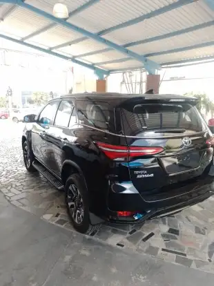 TOYOTA-HILUX SW4-2025