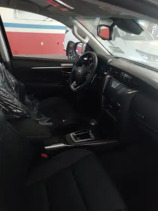 TOYOTA-HILUX SW4-2025