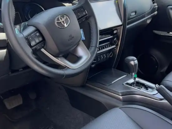 TOYOTA-HILUX SW4-2.8 D-4D TURBO DIESEL SRX PLATINUM 7L 4X4 AUTOMÁTICO TOYOTA-HILUX SW4-2025