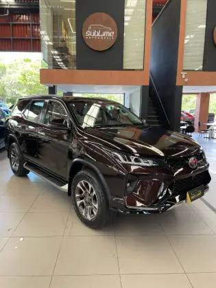 TOYOTA HILUX SW4 2.8 SRX DIAMOND 4X4 7 LUGARES 16V TURBO INTERCOOLER DIESEL 4P AUTOMÁTICO TOYOTA HILUX SW4 2.8 SRX DIAMOND 4X4 7 LUGARES 16V TURBO INTERCOOLER DIESEL 4P AUTOMÁTICO