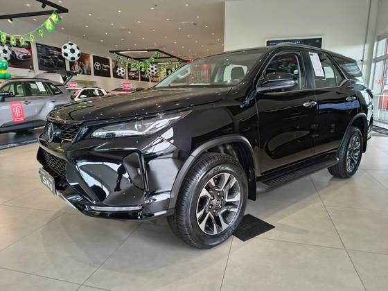 TOYOTA HILUX SW4 2.8 D-4D TURBO DIESEL SRX PLATINUM 7L 4X4 AUTOMÁTICO