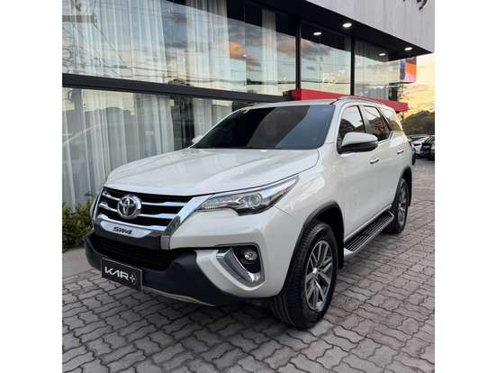 TOYOTA-HILUX SW4-2.8 SRX 4X4 7 LUGARES 16V TURBO INTERCOOLER DIESEL 4P AUTOMÁTICO TOYOTA-HILUX SW4-2019
