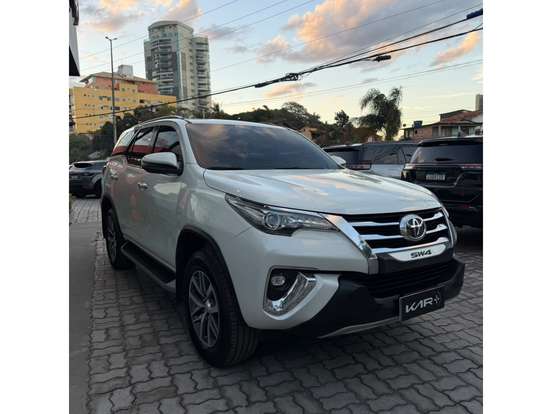TOYOTA-HILUX SW4-2.8 SRX 4X4 7 LUGARES 16V TURBO INTERCOOLER DIESEL 4P AUTOMÁTICO TOYOTA-HILUX SW4-2019