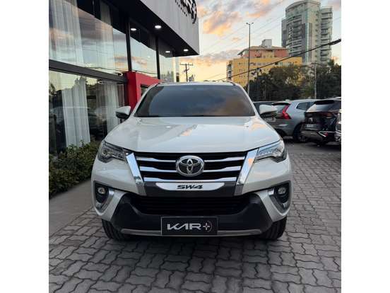 TOYOTA-HILUX SW4-2.8 SRX 4X4 7 LUGARES 16V TURBO INTERCOOLER DIESEL 4P AUTOMÁTICO TOYOTA-HILUX SW4-2019