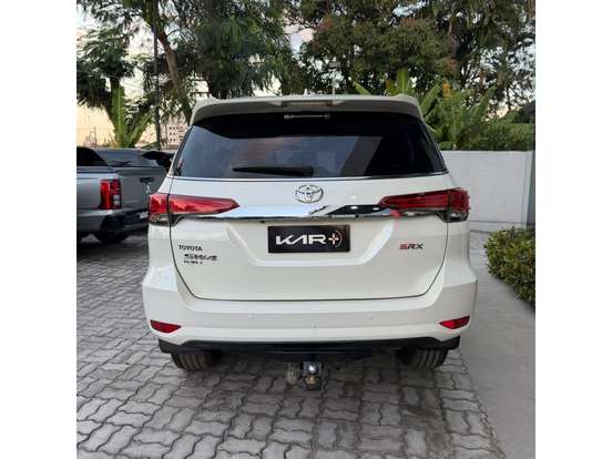 TOYOTA-HILUX SW4-2.8 SRX 4X4 7 LUGARES 16V TURBO INTERCOOLER DIESEL 4P AUTOMÁTICO TOYOTA-HILUX SW4-2019