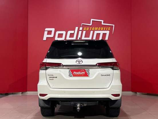 TOYOTA-HILUX SW4-2.8 SRX DIAMOND 4X4 7 LUGARES 16V TURBO INTERCOOLER DIESEL 4P AUTOMÁTICO TOYOTA-HILUX SW4-2018