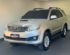 TOYOTA HILUX SW4 3.0 SRV 4X4 7 LUGARES 16V TURBO INTERCOOLER DIESEL 4P AUTOMÁTICO TOYOTA HILUX SW4 3.0 SRV 4X4 7 LUGARES 16V TURBO INTERCOOLER DIESEL 4P AUTOMÁTICO