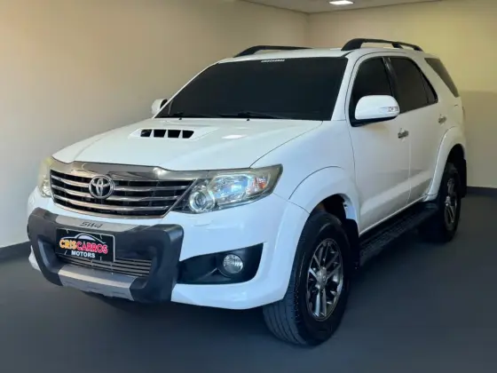 TOYOTA HILUX SW4 3.0 SRV 4X4 7 LUGARES 16V TURBO INTERCOOLER DIESEL 4P AUTOMÁTICO