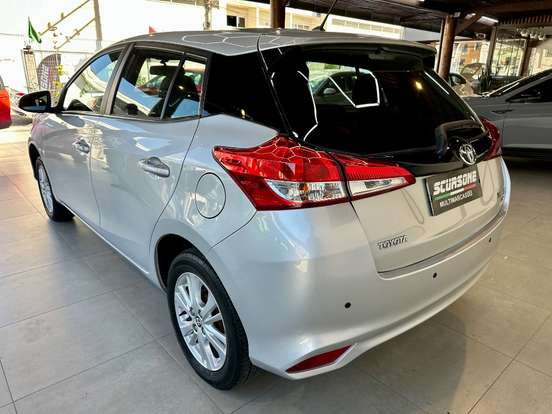 TOYOTA-YARIS-2018
