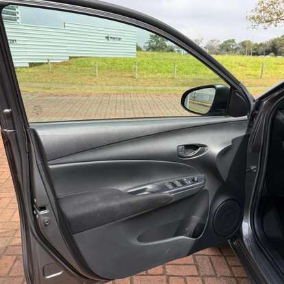 TOYOTA-YARIS-2024