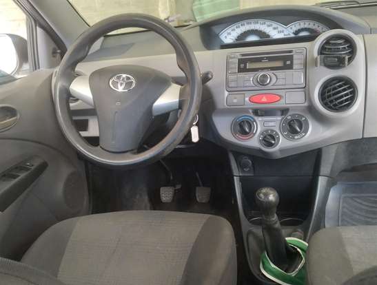 TOYOTA-ETIOS-1.5 XS SEDAN 16V FLEX 4P MANUAL TOYOTA-ETIOS-2013