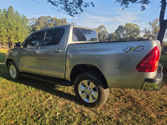 TOYOTA-HILUX-2.7 SRV 4X4 CD 16V FLEX 4P AUTOMÁTICO TOYOTA-HILUX-2017