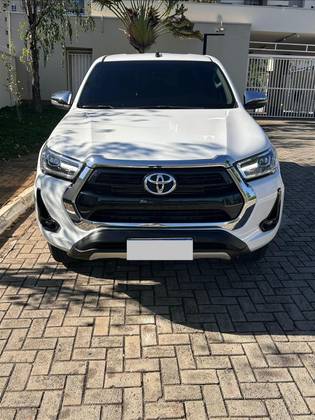 TOYOTA HILUX 2.8 D-4D TURBO DIESEL CD SRV 4X4 AUTOMÁTICO