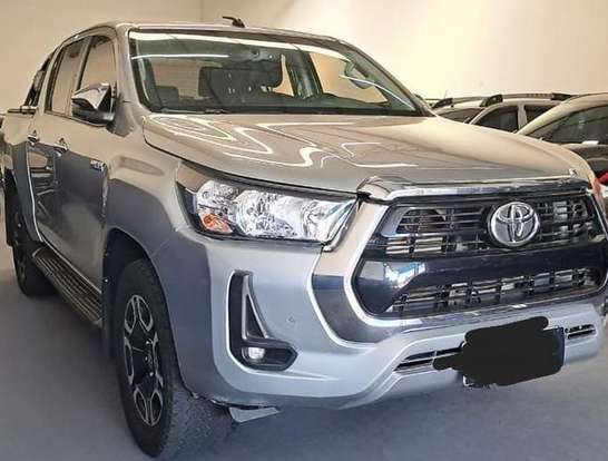 TOYOTA-HILUX-2021