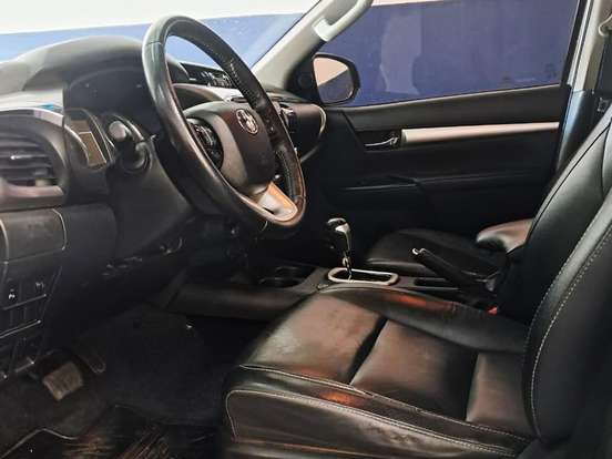 TOYOTA-HILUX-2021