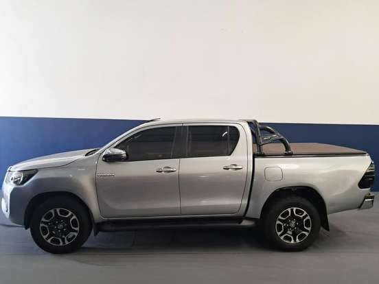 TOYOTA-HILUX-2021