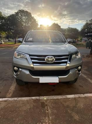 TOYOTA HILUX SW4 2.7 SR 7 LUGARES 4X2 16V FLEX 4P AUTOMÁTICO