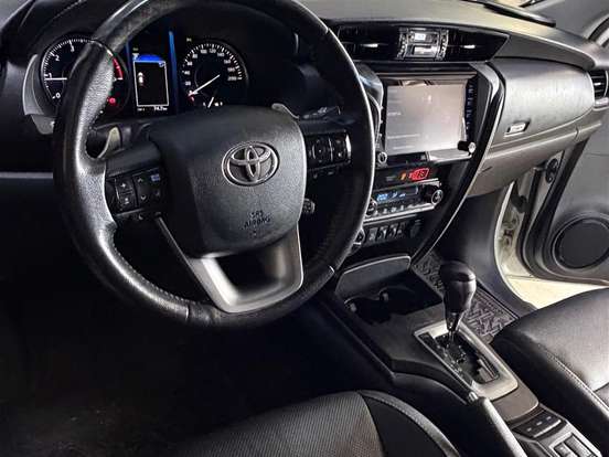 TOYOTA-HILUX SW4-2.8 D-4D TURBO DIESEL SRX 4X4 AUTOMÁTICO TOYOTA-HILUX SW4-2021