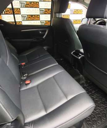 TOYOTA-HILUX SW4-2022