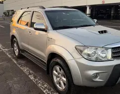 TOYOTA HILUX SW4 3.0 SRV 4X4 7 LUGARES 16V TURBO INTERCOOLER DIESEL 4P AUTOMÁTICO TOYOTA HILUX SW4 3.0 SRV 4X4 7 LUGARES 16V TURBO INTERCOOLER DIESEL 4P AUTOMÁTICO