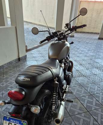 TRIUMPH-STREET TWIN-2020
