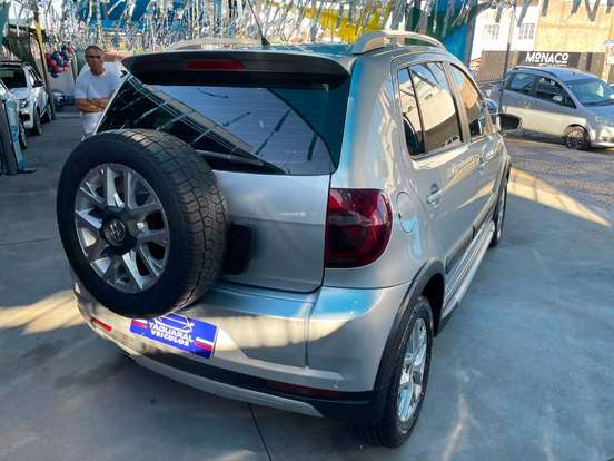 VOLKSWAGEN-CROSSFOX-2012