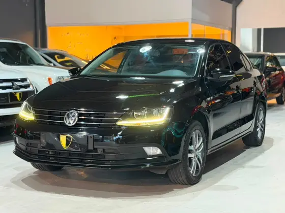 VOLKSWAGEN JETTA 1.4 16V TSI COMFORTLINE GASOLINA 4P TIPTRONIC VOLKSWAGEN JETTA 1.4 16V TSI COMFORTLINE GASOLINA 4P TIPTRONIC