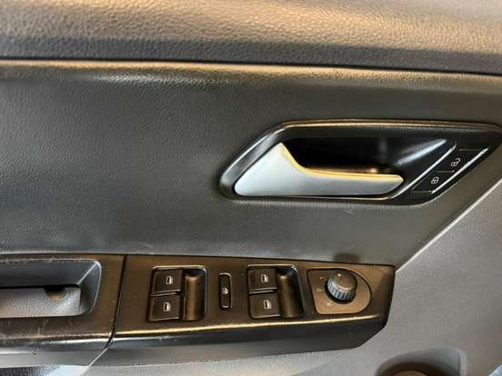 VOLKSWAGEN-SPACEFOX-2011