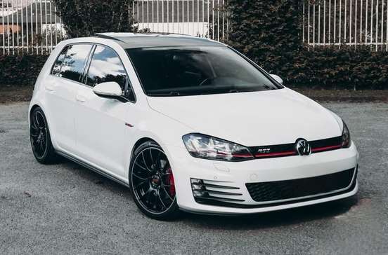 VOLKSWAGEN-GOLF-2014